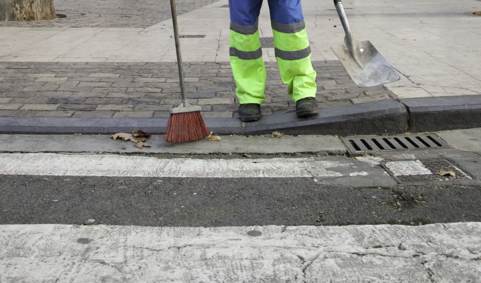 USO culpa a la falta de personal y mala organización de la suciedad y basura que hay en Almería