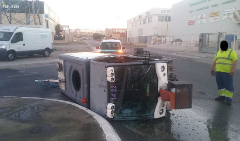 USO denuncia el vuelco de una valdeadora por falta de mantenimiento