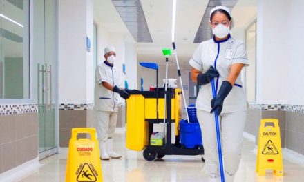 El coronavirus señala las diferencias de trato entre el personal sanitario y de limpieza
