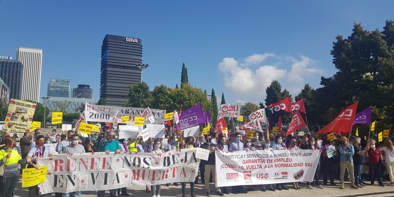 La plantilla de los servicios a bordo y logística  de Renfe se ha manifestado en las principales ciudades españolas