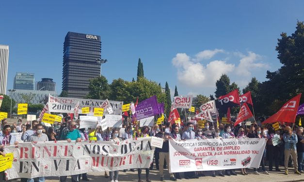 La plantilla de los servicios a bordo y logística  de Renfe se ha manifestado en las principales ciudades españolas