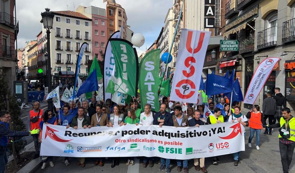 USO encabeza la manifestación que congrega a miles de personas reivindicando la mejora de salarios y un empleo más estable