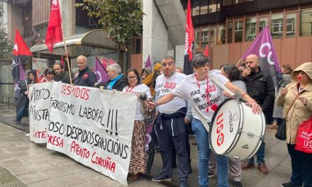 USO se concentra a las puertas de Atento Coruña para exigir la readmisión de los despedidos en el servicio de Pymes
