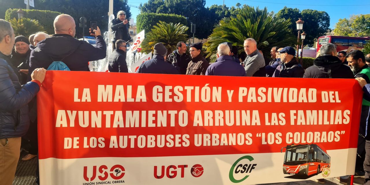 USO muestra su absoluta repulsa en una concentración ante el descuelgue salarial que se pretende realizar en la UTE Transportes de Murcia