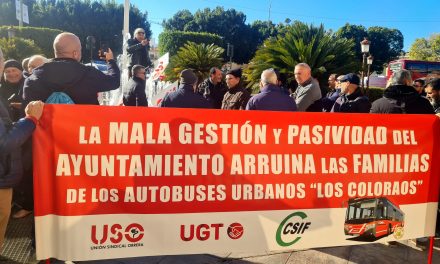 USO muestra su absoluta repulsa en una concentración ante el descuelgue salarial que se pretende realizar en la UTE Transportes de Murcia