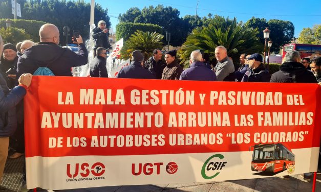USO muestra su absoluta repulsa en una concentración ante el descuelgue salarial que se pretende realizar en la UTE Transportes de Murcia