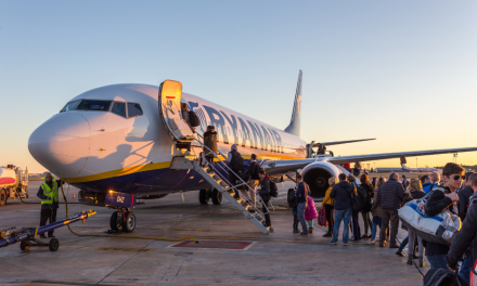 USO se ve abocada a convocar huelga en el servicio de handling de Ryanair